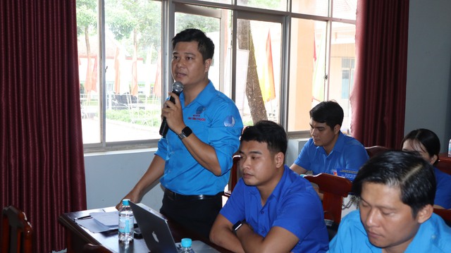 Chủ tịch UBND tỉnh Bình Phước đối thoại với thanh niên  - Ảnh 2.