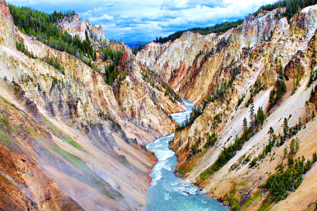 Trekking ngắm nhìn vườn quốc gia Yellowstone, Mỹ  - Ảnh 1.