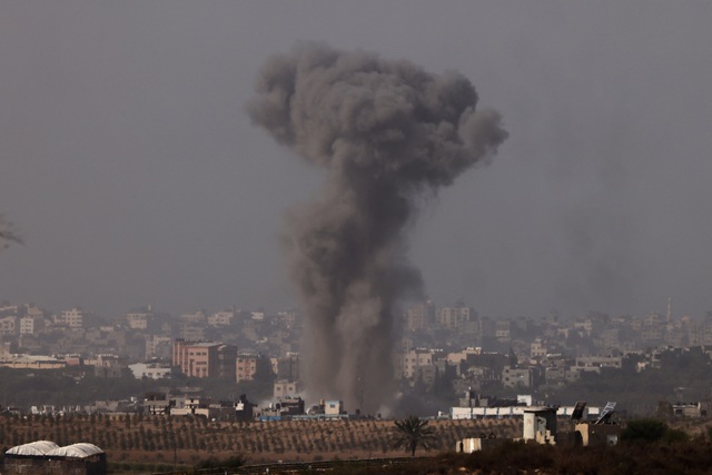 Israel đưa bộ binh, xe tăng tấn công chớp nhoáng Gaza; Liên Hiệp Quốc cảnh báo - Ảnh 2.