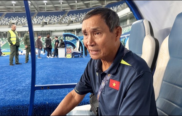 HLV Mai Đức Chung chê trọng tài, nói đội tuyển nữ Việt Nam không đáng thua - Ảnh 2.