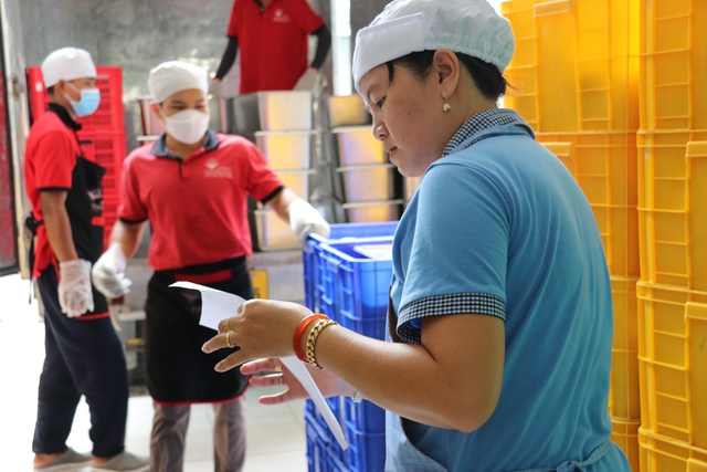 Suất ăn bán trú khi giao tới trường phải cân ký - Ảnh 6. Suất ăn bán trú khi giao tới trường phải cân ký - Ảnh 6.