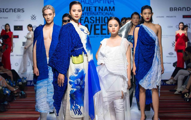 Tuần lễ thời trang quốc tế VN thu đông 2023 tại Hà Nội - Ảnh 1.