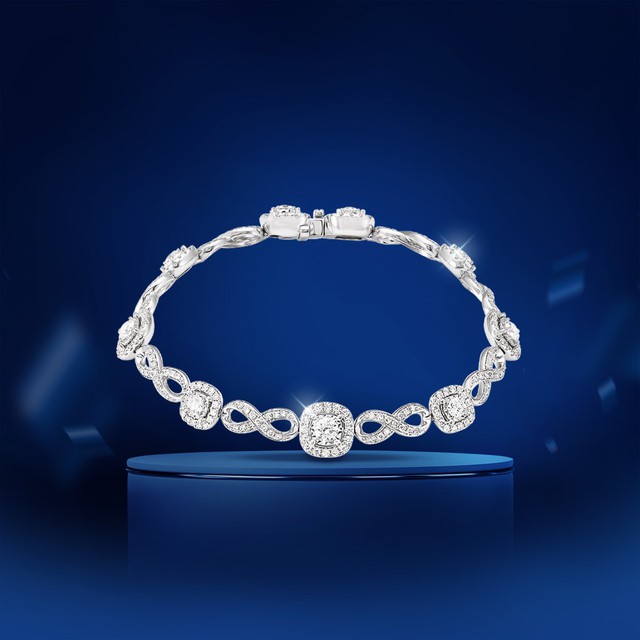 Trang sức kim cương PNJ đa dạng dòng hàng, mẫu mã, vừa giúp tô điểm cho vẻ đẹp, thể hiện sự sang trọng đẳng cấp. Ảnh: PNJ Trang sức kim cương PNJ đa dạng dòng hàng, mẫu mã, vừa giúp tô điểm cho vẻ đẹp, thể hiện sự sang trọng đẳng cấp. Ảnh: PNJ