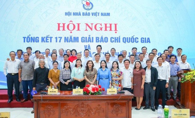 Báo chí cần dẫn đầu, đưa công chúng qua 'biển thông tin' hỗn loạn - Ảnh 6.