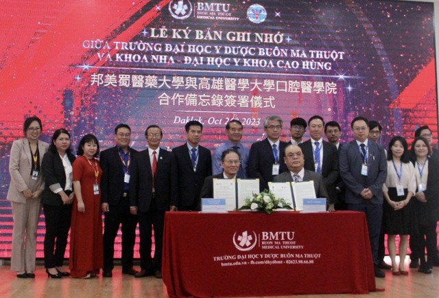 1: Bệnh viện Đại học Y dược Buôn Ma Thuột ký kết hợp tác cùng Bệnh viện Tưởng niệm Chung Ho (Đài Loan   Chú thích ảnh: Hoàng Bình