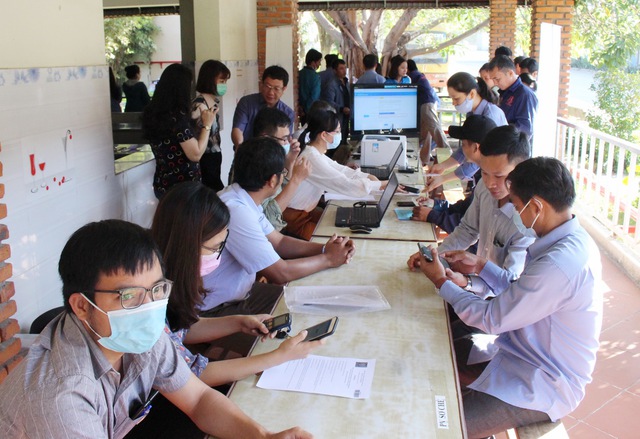 BHXH Ninh Thuận: Tích cực triển khai, thực hiện có hiệu quả Đề án 06 - Ảnh: Thành Nguyễn BHXH Ninh Thuận: Tích cực triển khai,ậntíchcựctriểnkhaithựchiệncóhiệuquảĐềá<strong>data là gì</strong> thực hiện có hiệu quả Đề án 06 - Ảnh: Thành Nguyễn