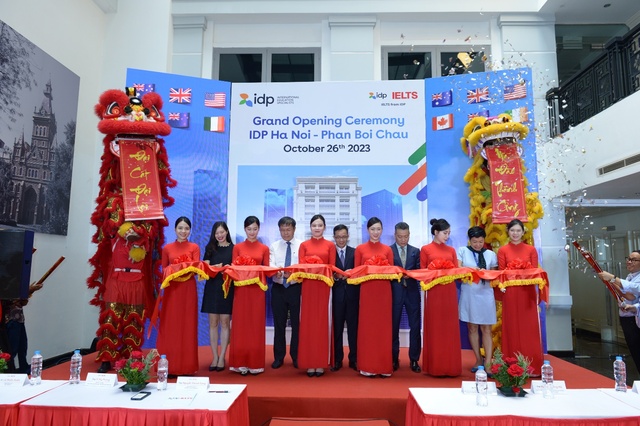 IDP khai trương văn phòng mới tại TP.HCM, Hà Nội - Ảnh 1.