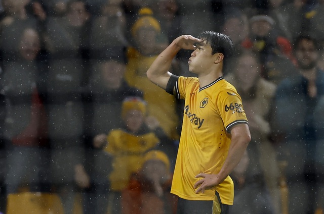 Bàn thắng cảm xúc phút bù giờ đưa Juventus vươn lên ngôi đầu Serie A - Ảnh 4. Bàn thắng cảm xúc phút bù giờ đưa Juventus vươn lên ngôi đầu Serie A - Ảnh 4.