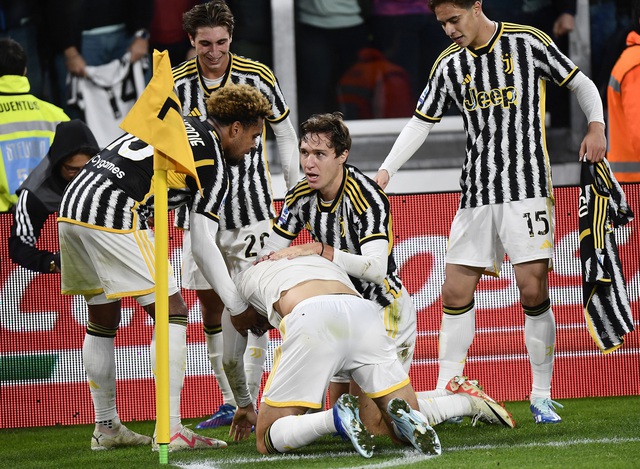 Bàn thắng cảm xúc phút bù giờ đưa Juventus vươn lên ngôi đầu Serie A - Ảnh 2.