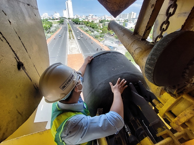 'Biệt đội' chăm sóc những cây cầu  - Ảnh 2.