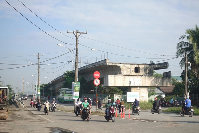 Cầu Tăng Long khởi công lại sau hơn 4 năm tạm ngưng - Ảnh 1.