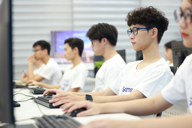 300 sinh viên tham gia các khóa học Big Data, AI, IoT tại NIC Hòa Lạc - Ảnh 2.