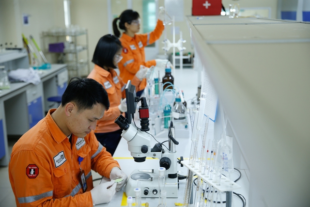 Nghiên cứu và phát triển sản phẩm tại MHT Việt Nam  Ảnh: Masan High-Tech Materials)