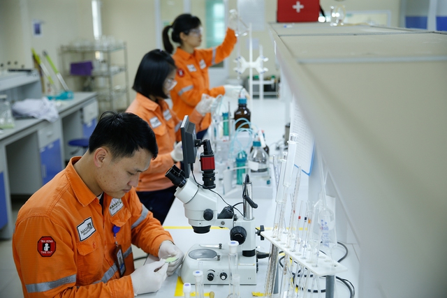 Nghiên cứu và phát triển sản phẩm tại MHT Việt Nam Ảnh: Masan High-Tech Materials) Nghiên cứu và phát triển sản phẩm tại MHT Việt Nam Ảnh: Masan High-Tech Materials)