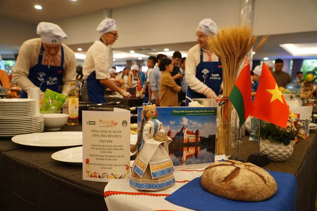 Tổng lãnh sự Belarus tại TP.HCM đoạt giải 'siêu đầu bếp' - Ảnh 3.