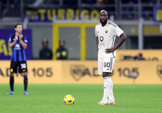AS Roma bại trận trước Inter Milan, HLV Mourinho ngán ngẩm trọng tài - Ảnh 3. AS Roma bại trận trước Inter Milan, HLV Mourinho ngán ngẩm trọng tài - Ảnh 3.