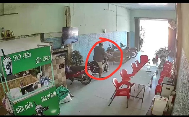 Quảng Ngãi: Truy bắt nhanh kẻ trộm xe máy trong tiệm internet - Ảnh 1.