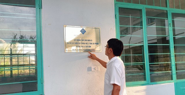 Thầy giáo kêu gọi tiền tỉ giúp học sinh vùng khó - Ảnh 1. Thầy giáo kêu gọi tiền tỉ giúp học sinh vùng khó - Ảnh 1.