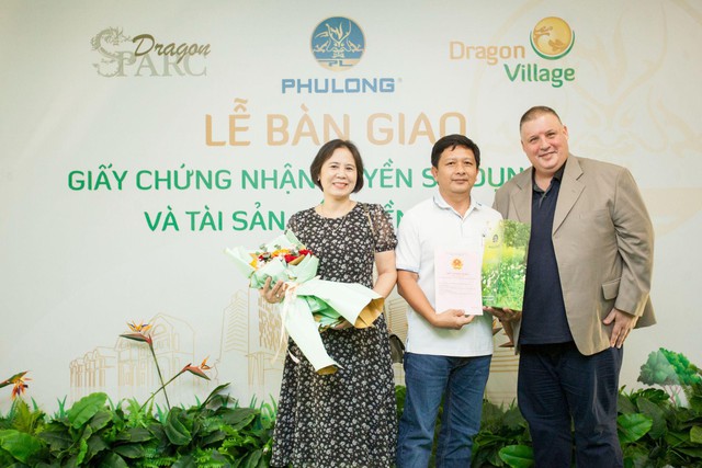Trao sổ hồng cho cư dân Dragon Village và Dragon Parc  - Ảnh 7.