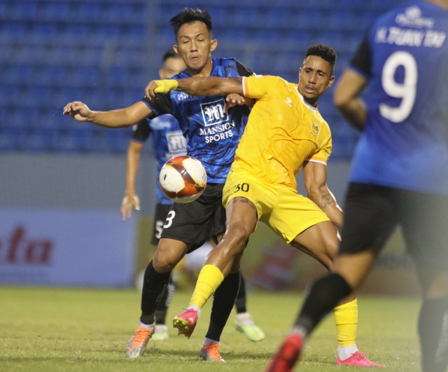 V-League 2023-2024: Patrik Lê Giang giúp CLB TP.HCM hòa may mắn trước Quảng Nam - Ảnh 1.