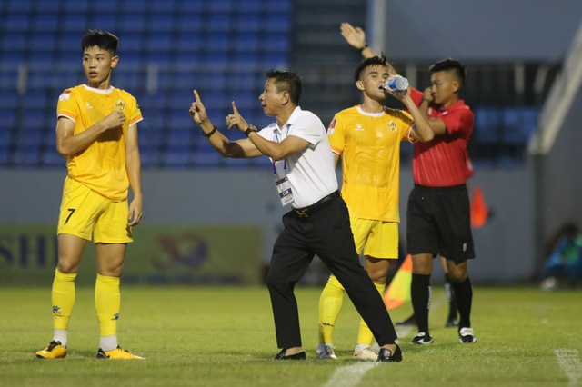 V-League 2023-2024: Patrik Lê Giang giúp CLB TP.HCM hòa may mắn trước Quảng Nam - Ảnh 7.