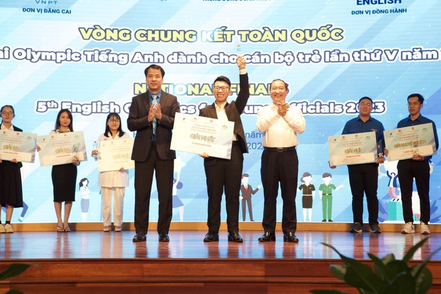 Chung kết và trao giải cuộc thi Olympic tiếng Anh dành cho cán bộ trẻ - Ảnh 2.