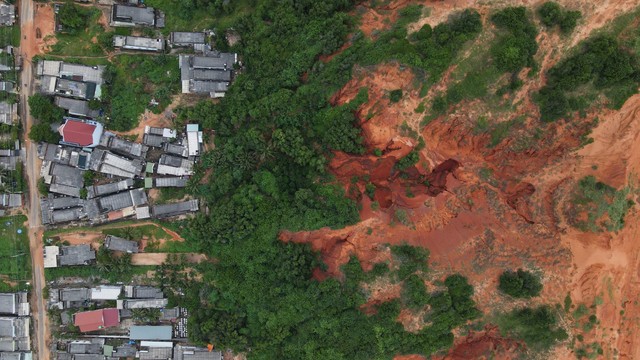Bình Thuận: Lũ cát đỏ tràn ngập đường, hư hỏng nhà dân từ đâu ra ? - Ảnh 10.