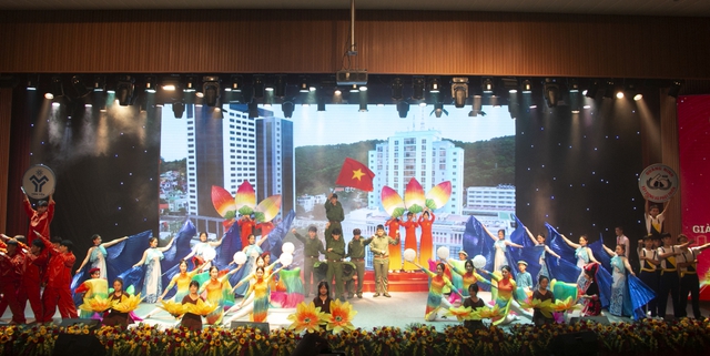 Sân khấu hóa để lan tỏa về hình ảnh Quảng Ninh giàu đẹp  - Ảnh 2.