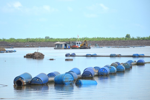 Cà Mau: Hồ chứa nước ngọt 184 tỉ chưa hoàn thành đã có nguy cơ sụt lún   - Ảnh 2.