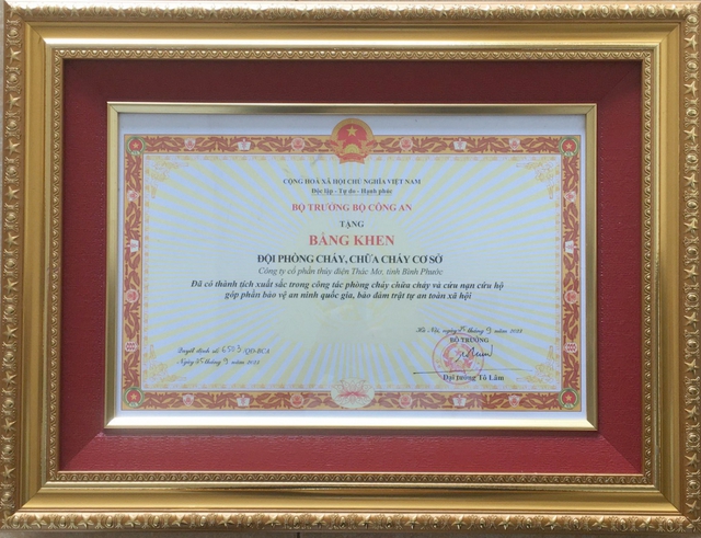 TMP nhận bằng khen về công tác phòng cháy chữa cháy và cứu nạn cứu hộ - Ảnh 2. TMP nhận bằng khen về công tác phòng cháy chữa cháy và cứu nạn cứu hộ - Ảnh 2.