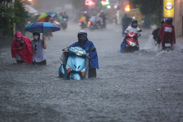 Sau những cơn mưa nhỏ và vừa, TP.HCM sắp có những trận mưa to trước khi chính thức vào mùa mưa