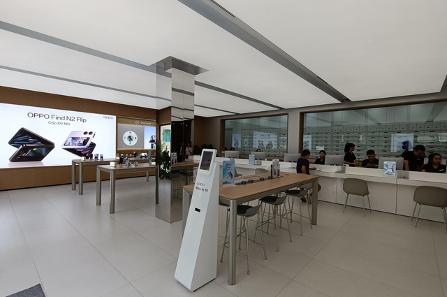 Oppo ra mắt trung tâm dịch vụ khách hàng cao cấp đầu tiên tại Việt Nam - Ảnh 1.