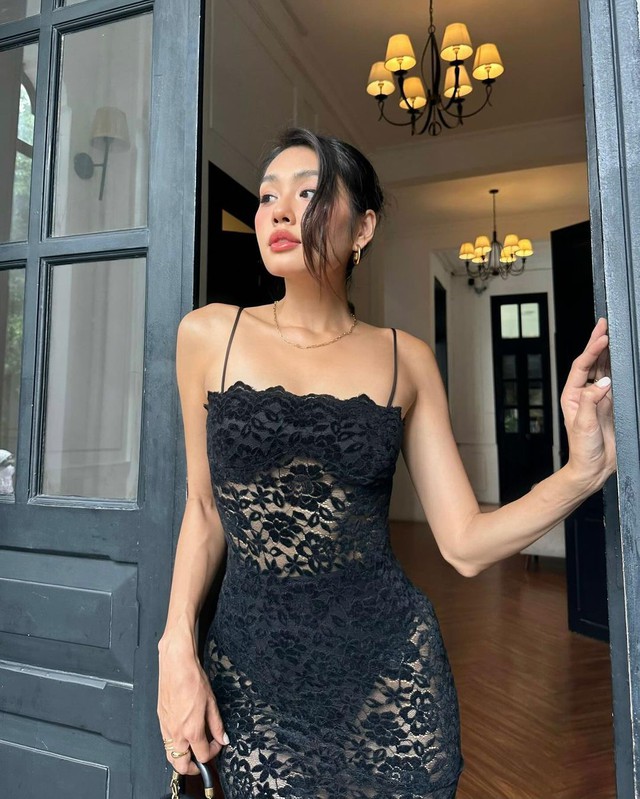 Brand Việt trình làng BST mới với chất ren từ áo, váy đến đồ ngủ gợi cảm - Ảnh 9. Brand Việt trình làng BST mới với chất ren từ áo, váy đến đồ ngủ gợi cảm - Ảnh 9.