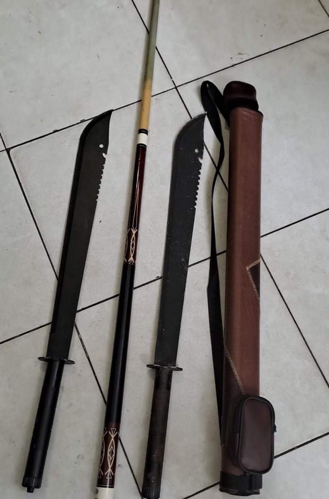 Ngăn chặn hàng chục thanh thiếu niên mang dao phóng lợn diễu phố, dằn mặt đối thủ - Ảnh 2. Ngăn chặn hàng chục thanh thiếu niên mang dao phóng lợn diễu phố, dằn mặt đối thủ - Ảnh 2.