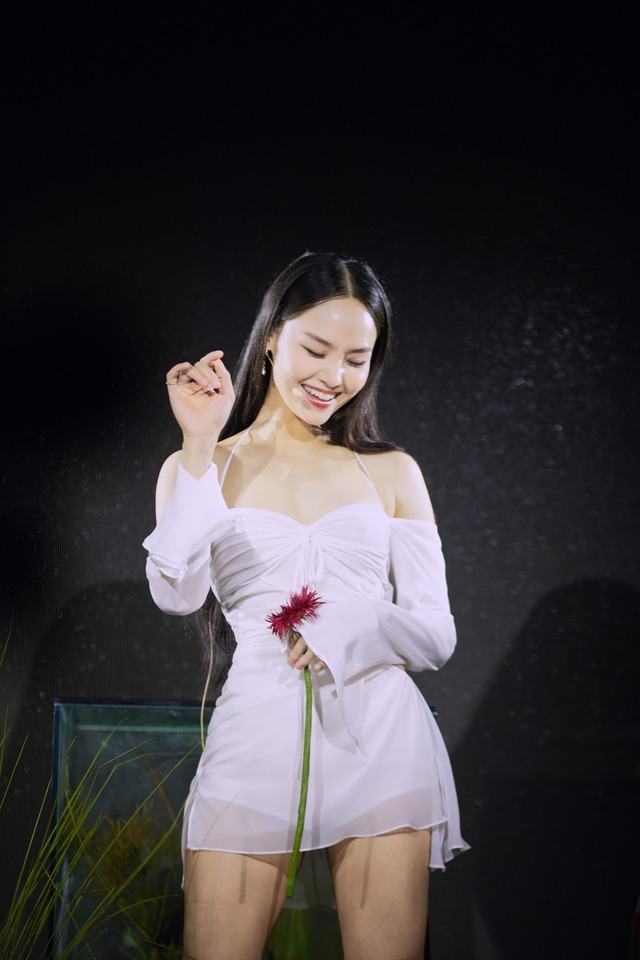 Miu Lê xinh tươi ra mắt MV 'Cô đơn đã quá bình thường' - Ảnh 1. Miu Lê xinh tươi ra mắt MV 'Cô đơn đã quá bình thường' - Ảnh 1.