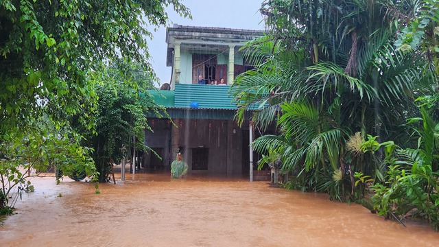Hà Tĩnh: Mưa lớn gây vỡ đập, 2 người bị lũ cuốn trôi - Ảnh 2. Hà Tĩnh: Mưa lớn gây vỡ đập, 2 người bị lũ cuốn trôi - Ảnh 2.