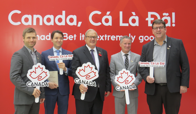 Canada cam kết hỗ trợ Việt Nam thành lập cơ quan kiểm tra thực phẩm - Ảnh 1.