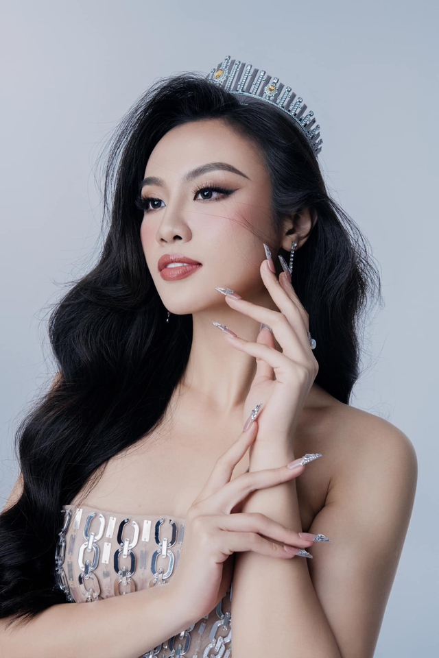 Á hậu Thủy Tiên: Không muốn đặt hình mẫu cho nửa kia - Ảnh 2. Á hậu Thủy Tiên: Không muốn đặt hình mẫu cho nửa kia - Ảnh 2.