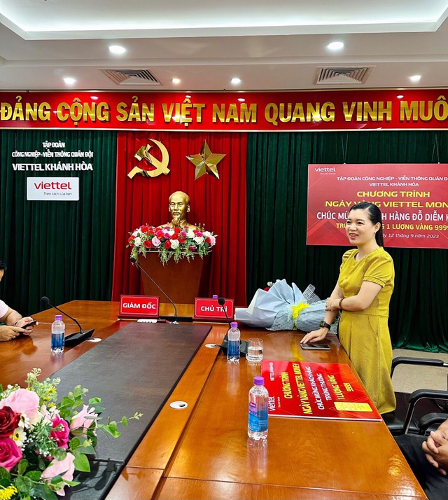 Viettel Khánh Hòa trao giải thưởng đặc biệt cho 3 khách hàng may mắn - Ảnh 2. Viettel Khánh Hòa trao giải thưởng đặc biệt cho 3 khách hàng may mắn - Ảnh 2.