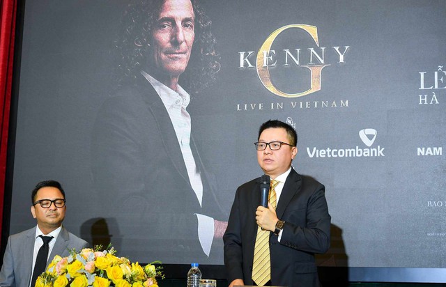 Kenny G tặng kèn cho dự án thiện nguyện tại Việt Nam - Ảnh 2. Kenny G tặng kèn cho dự án thiện nguyện tại Việt Nam - Ảnh 2.