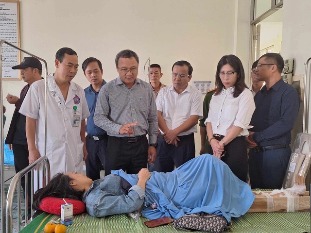 Xe khách tông xe đầu kéo khiến 5 người chết: 'Vụ tai nạn như một giấc mơ' - Ảnh 2. Xe khách tông xe đầu kéo khiến 5 người chết: 'Vụ tai nạn như một giấc mơ' - Ảnh 2.