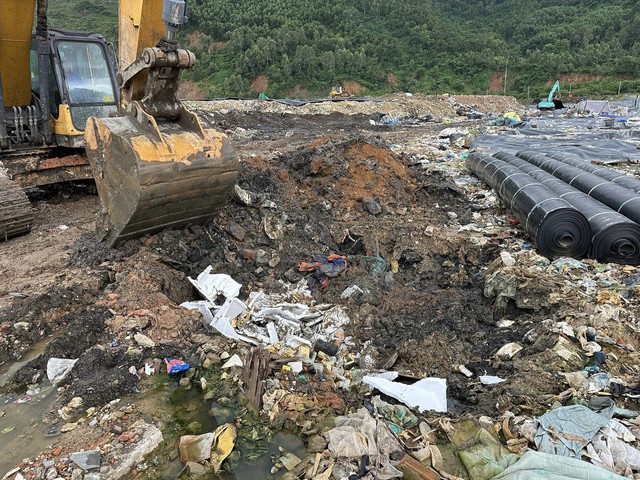 Xử phạt chủ cơ sở, tiêu hủy hàng ngàn bánh trung thu không rõ nguồn gốc - Ảnh 1. Xử phạt chủ cơ sở, tiêu hủy hàng ngàn bánh trung thu không rõ nguồn gốc - Ảnh 1.