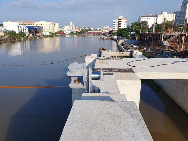 Trung tâm Cần Thơ 'thoát ngập' dù triều cường vượt báo động 3 - Ảnh 4. Trung tâm Cần Thơ 'thoát ngập' dù triều cường vượt báo động 3 - Ảnh 4.