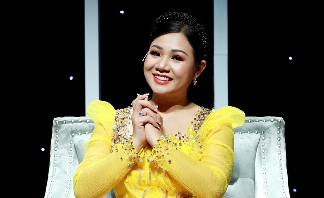 Dương Hồng Loan tiết lộ lá thư đặc biệt được chồng 'viết trong nước mắt' - Ảnh 1. Dương Hồng Loan tiết lộ lá thư đặc biệt được chồng 'viết trong nước mắt' - Ảnh 1.