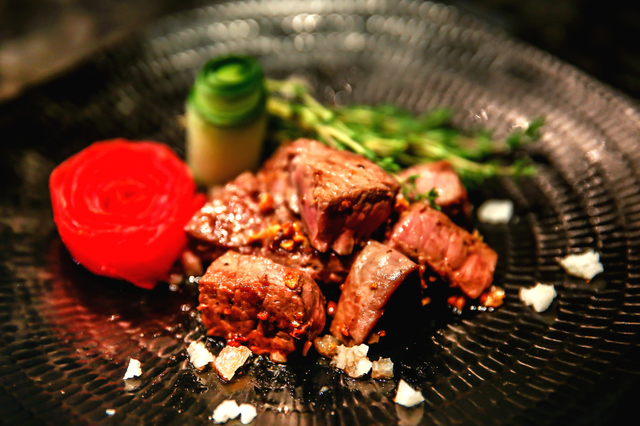 Thịt bò Kobe từ nông trại tới bàn ăn để đảm bảo hương vị khó quên  - Ảnh 4.