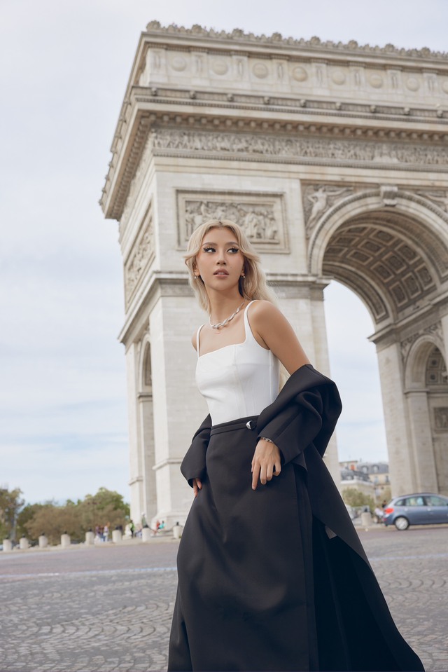 Quỳnh Anh Shyn tỏa sáng với thiết kế trang sức Việt trên đường phố Paris - Ảnh 2. Quỳnh Anh Shyn tỏa sáng với thiết kế trang sức Việt trên đường phố Paris - Ảnh 2.