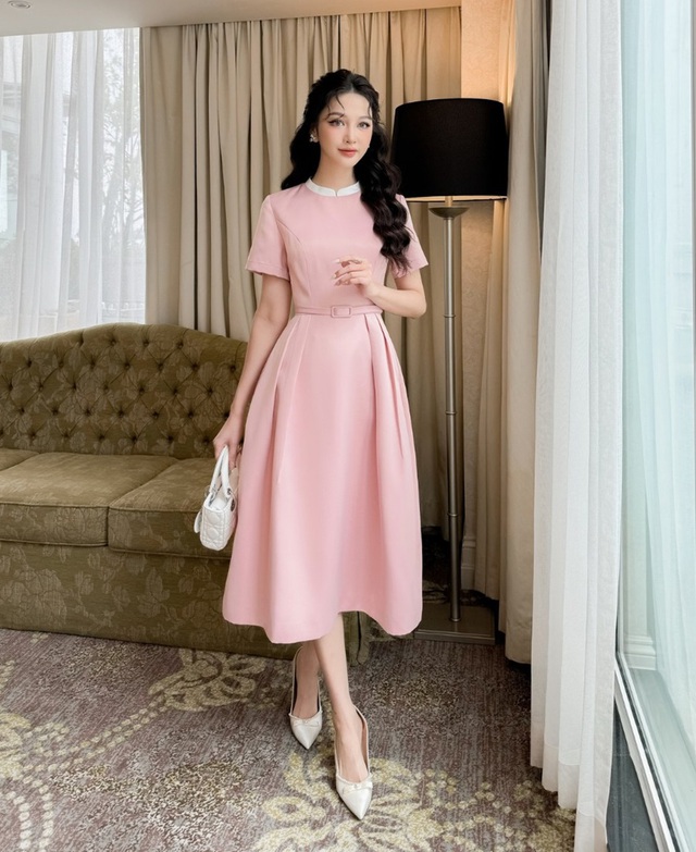 Hóa thân thành cô nàng tiểu thư với những set trang phục sang xịn chuẩn trend - Ảnh 2. Hóa thân thành cô nàng tiểu thư với những set trang phục sang xịn chuẩn trend - Ảnh 2.