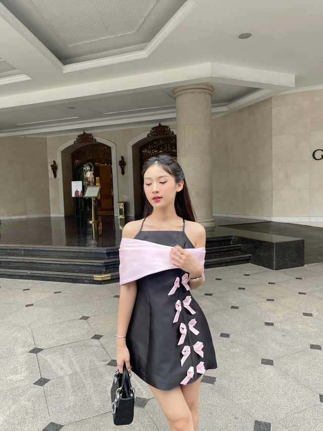 Hóa thân thành cô nàng tiểu thư với những set trang phục sang xịn chuẩn trend - Ảnh 4. Hóa thân thành cô nàng tiểu thư với những set trang phục sang xịn chuẩn trend - Ảnh 4.