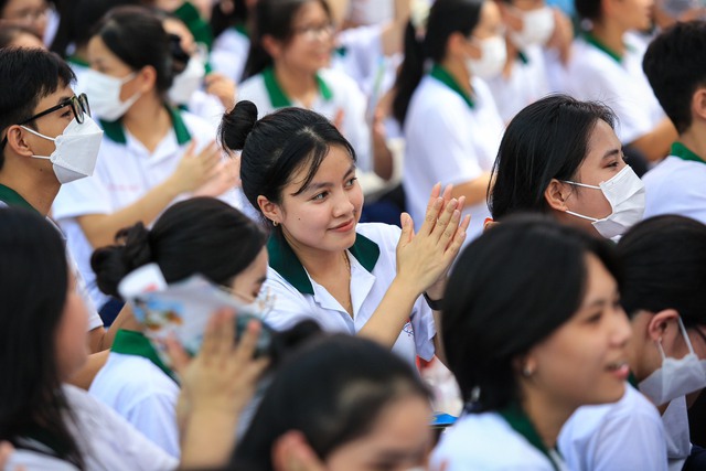 Bí thư T.Ư Đoàn Nguyễn Phạm Duy Trang chúc mừng 25 năm 'Tư vấn mùa thi' - Ảnh 9.