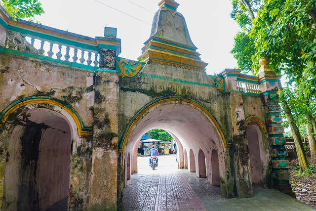 Những ngôi chùa Khmer độc đáo ở miền tây: Ngôi chùa duy nhất có sân chim - Ảnh 1.